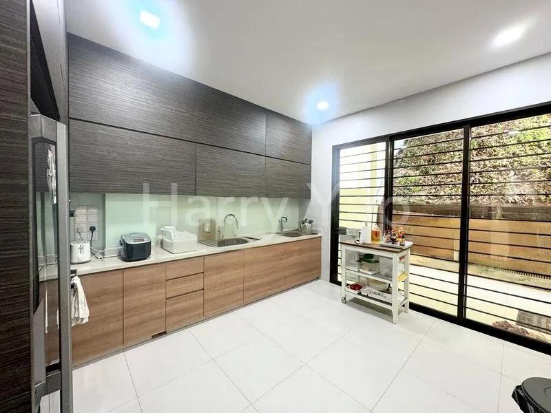 8 Bed Bungalow (Landed) for Sale in  Thomson Ridge - Image 3
